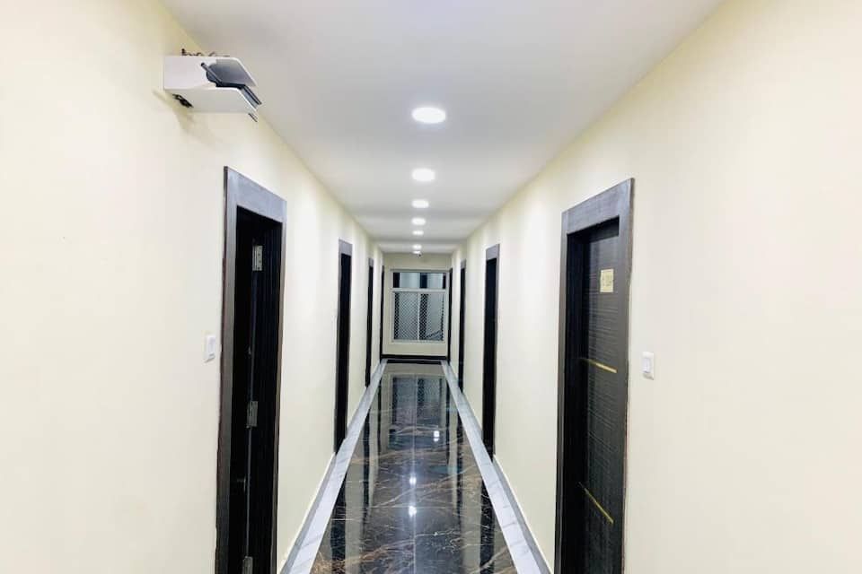 undefined Hotel Oak By Signature Airport Zone 3
