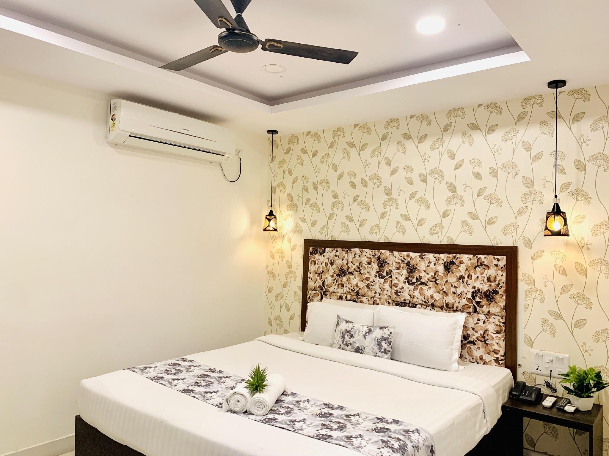 Queen Bed Room