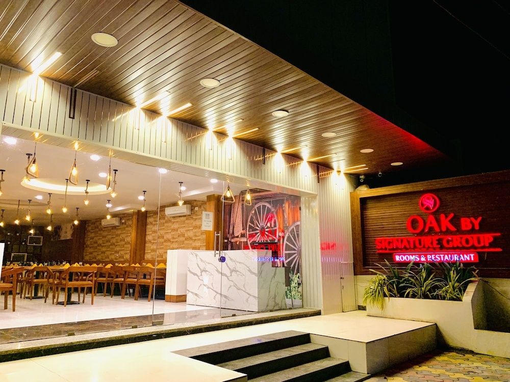 undefined Hotel Oak By Signature Airport Zone 5