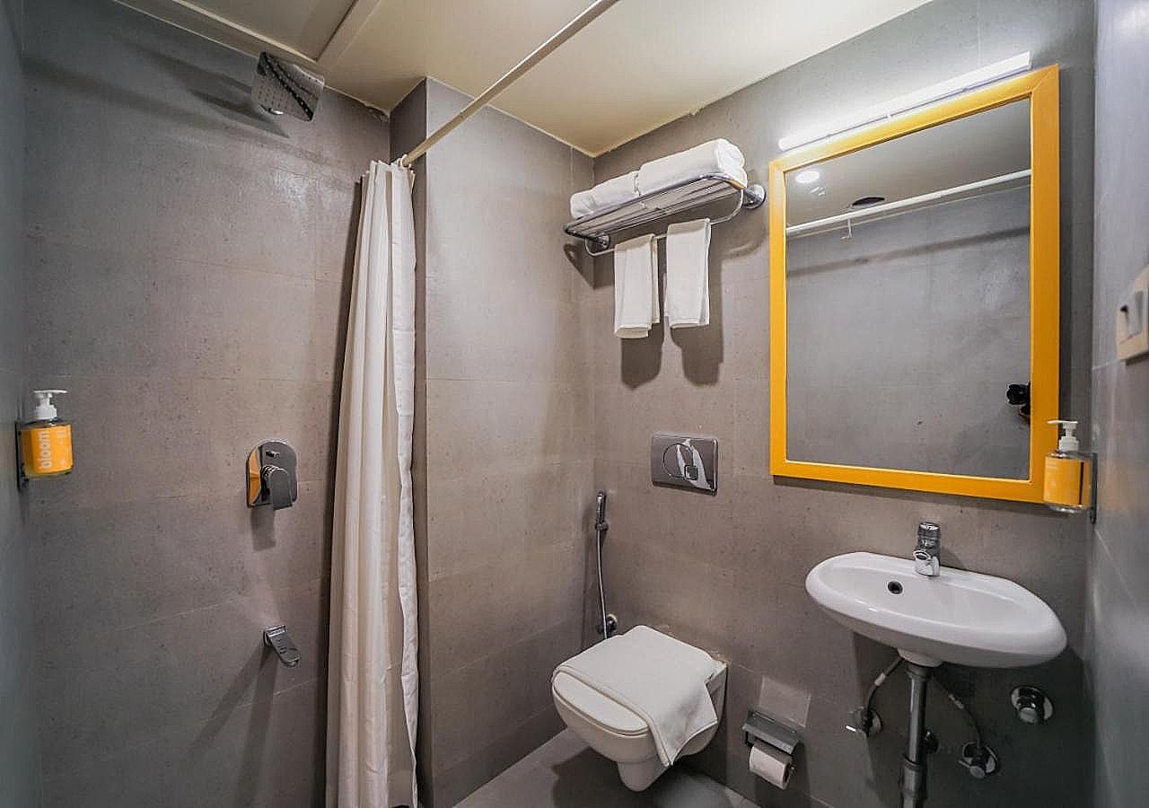 Bloom Hotel - Worli South Mumbai Standard Queen Room 13