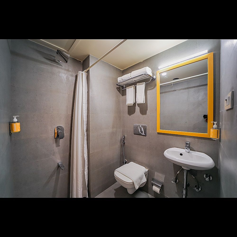 Bloom Hotel - Worli South Mumbai Standard Queen Room 11