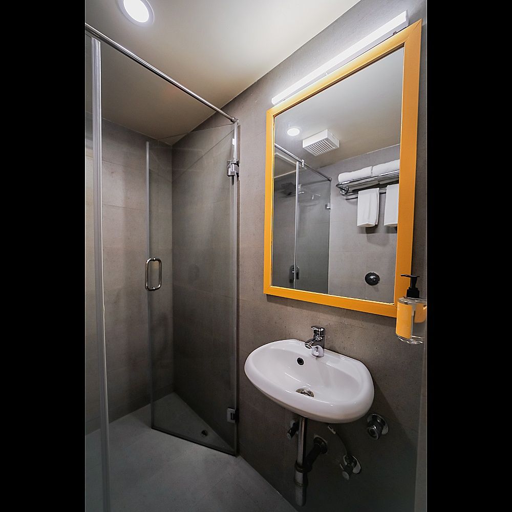 Bloom Hotel - Worli South Mumbai Standard Queen Room 15