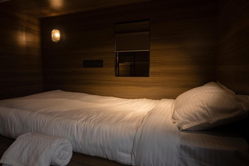 undefined Mayura aureole 5