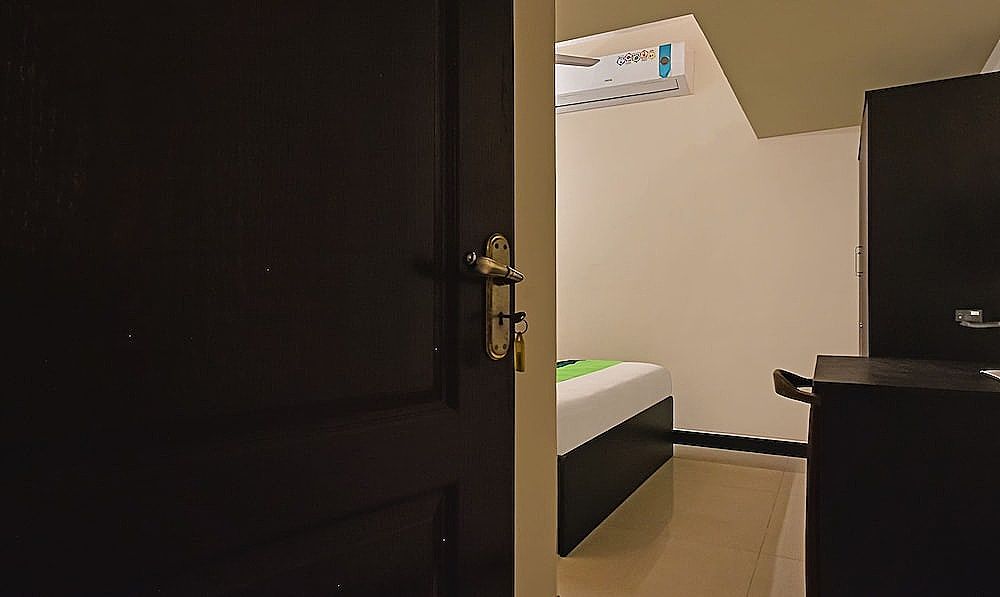 Treebo Samhaar Residency Thoraipakkam Standard Double Room 3