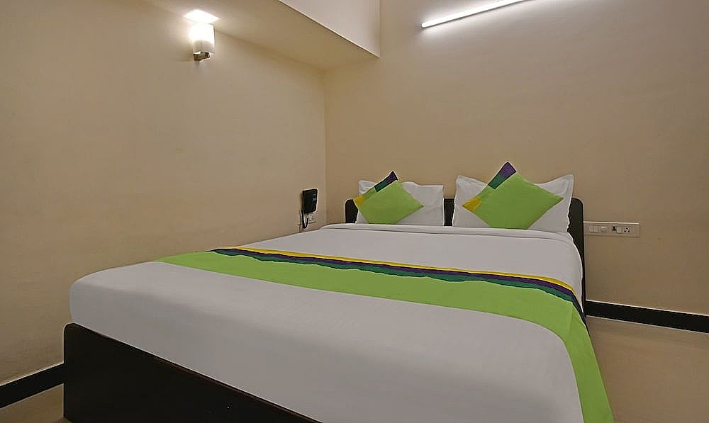 Treebo Samhaar Residency Thoraipakkam Standard Double Room 9
