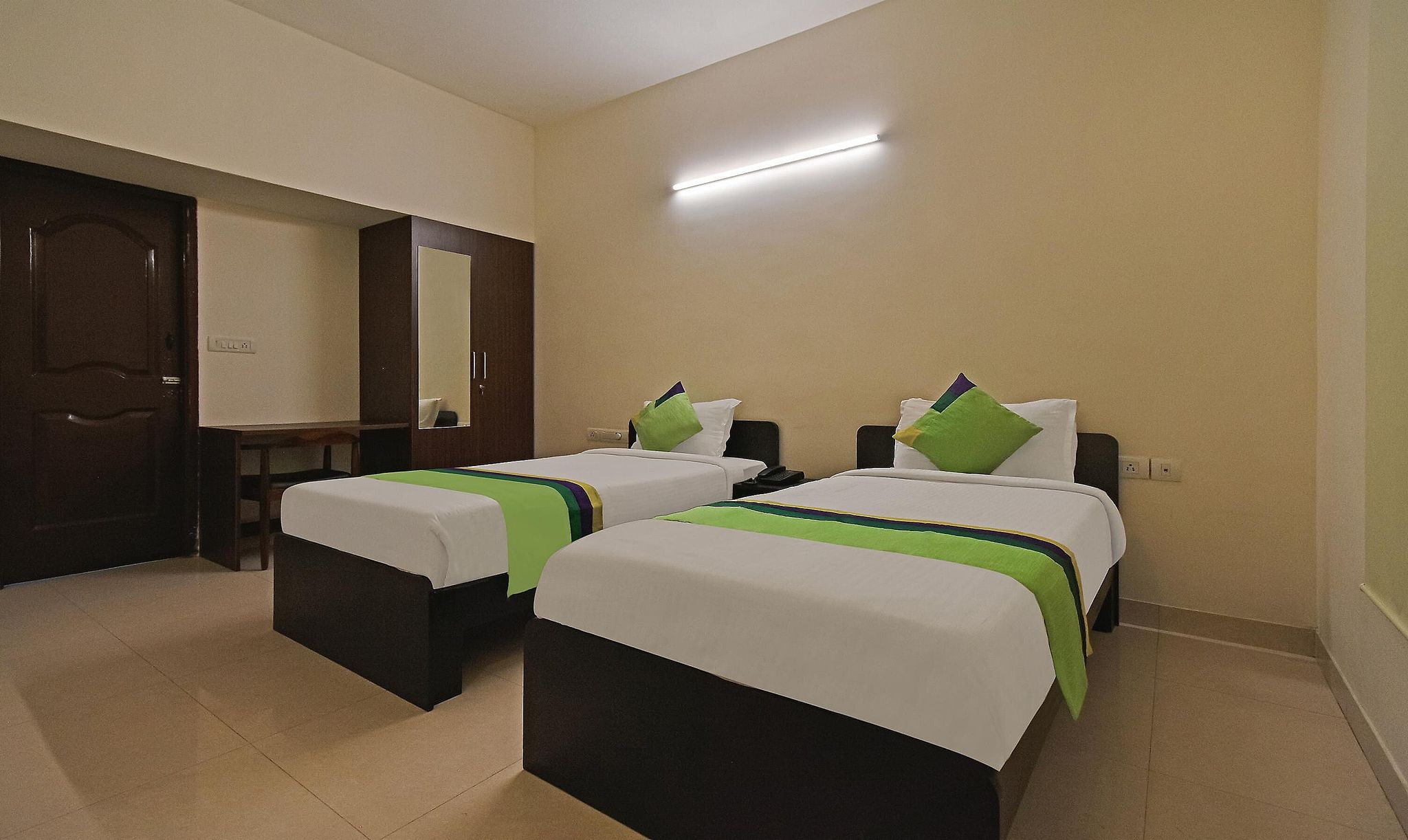 Treebo Samhaar Residency Thoraipakkam Standard Double Room 4