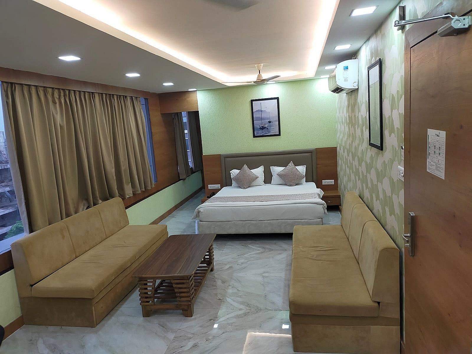 The Sheesham Tree LUXURY ROOM 8