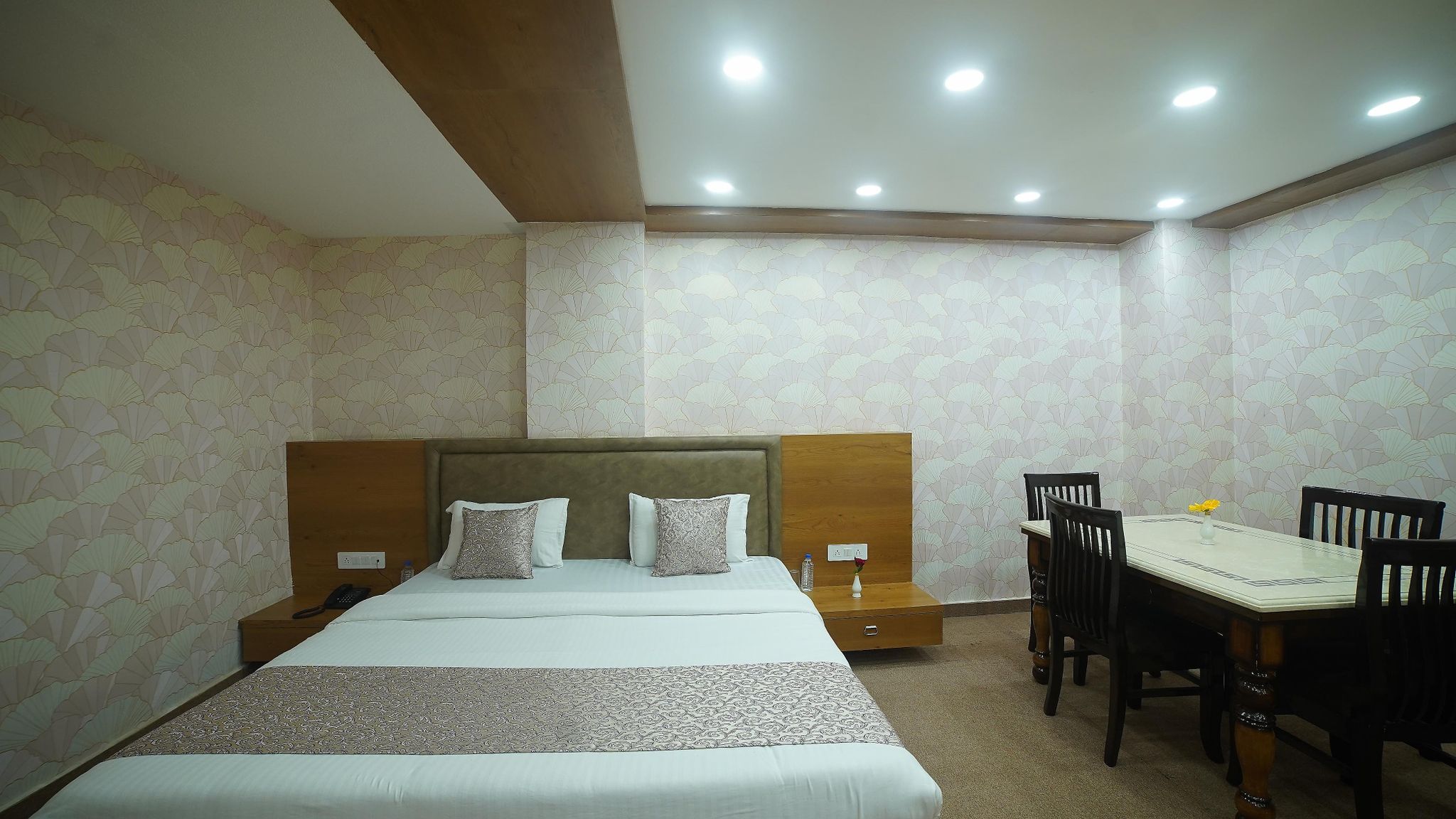 SUITE ROOM