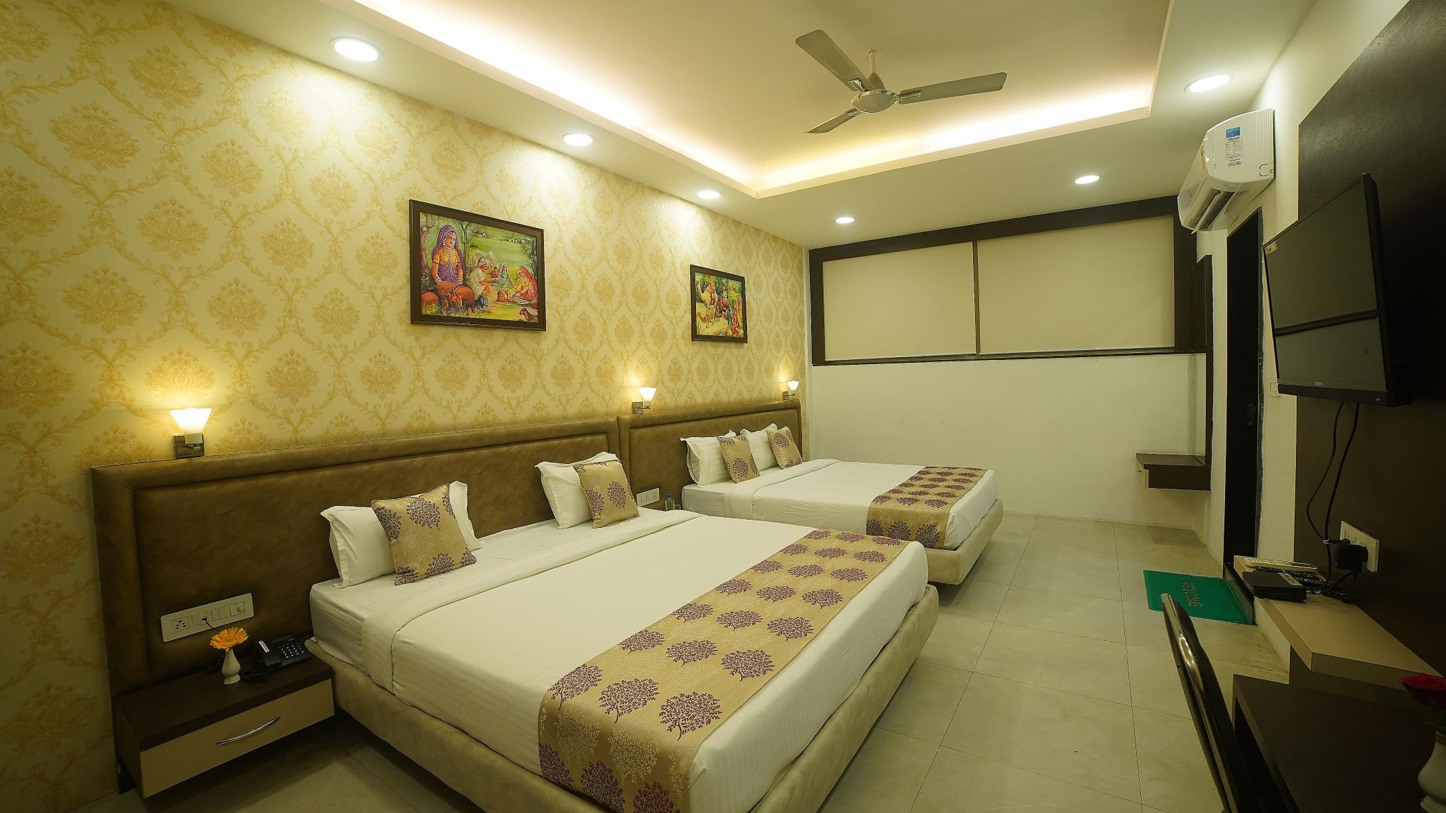 The Sheesham Tree LUXURY ROOM