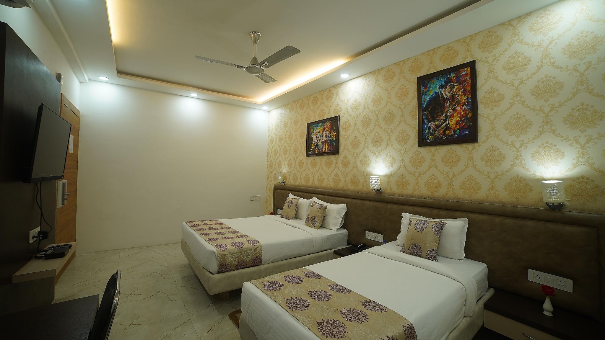 The Sheesham Tree Deluxe Room 8