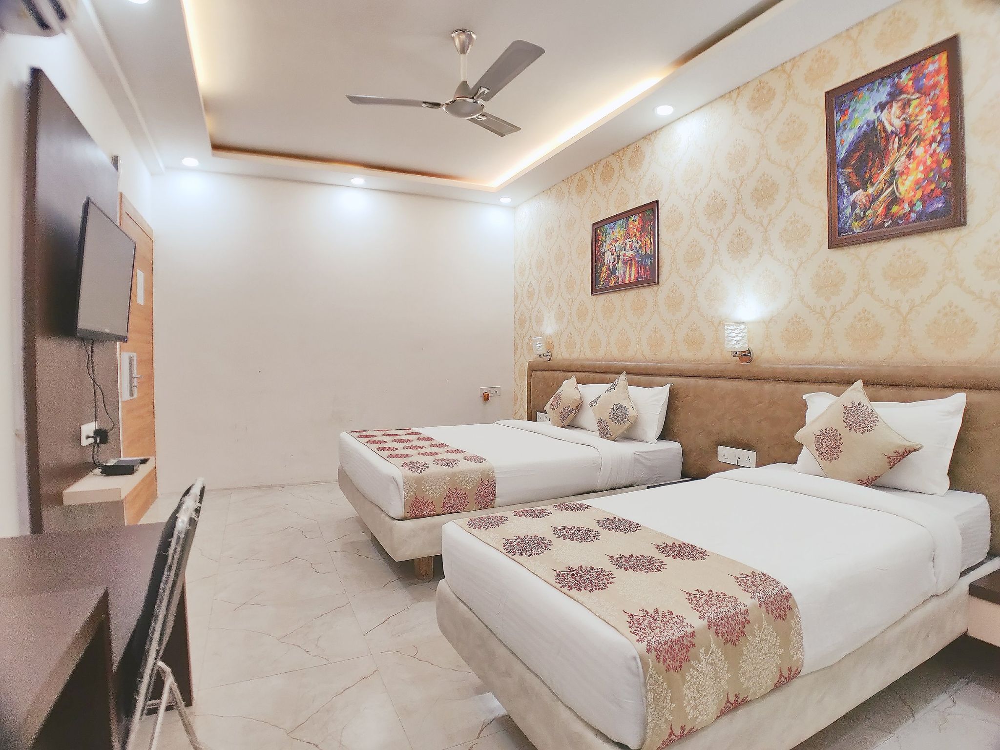 The Sheesham Tree LUXURY ROOM 3