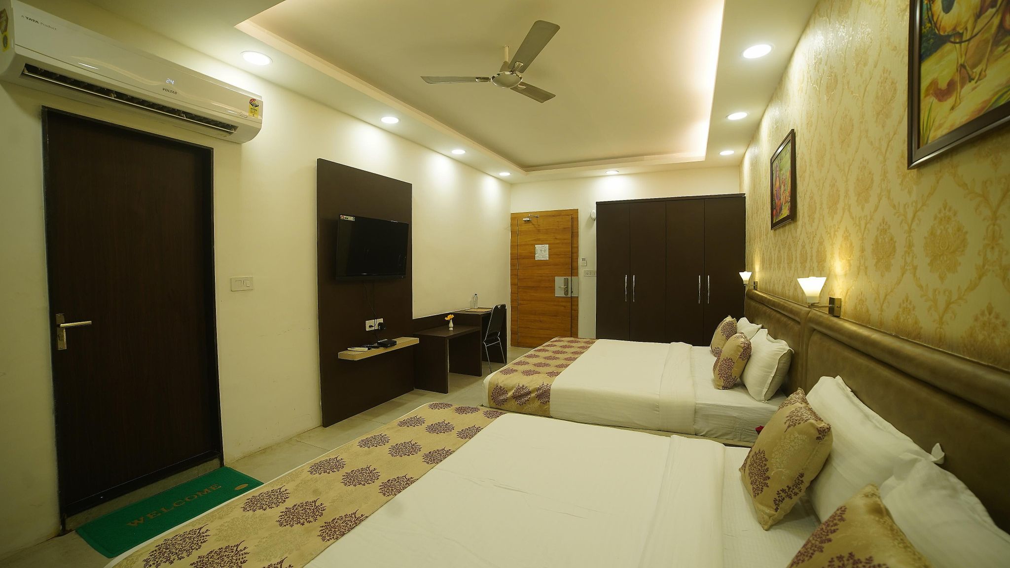 The Sheesham Tree LUXURY ROOM 13