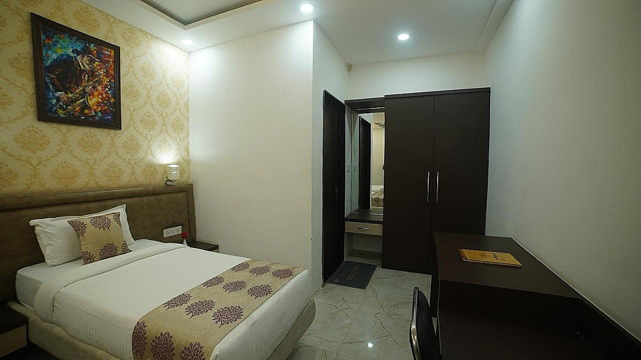 The Sheesham Tree LUXURY ROOM 6