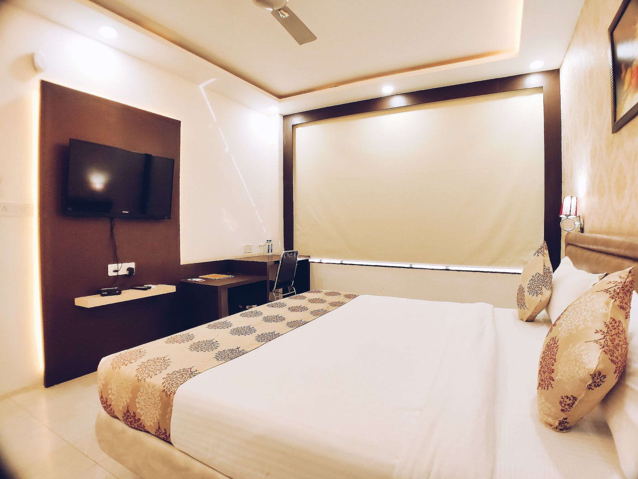 The Sheesham Tree Deluxe Room 11