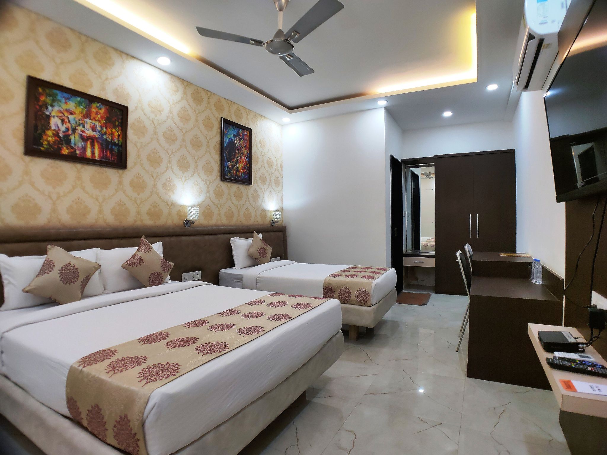 The Sheesham Tree LUXURY ROOM 12