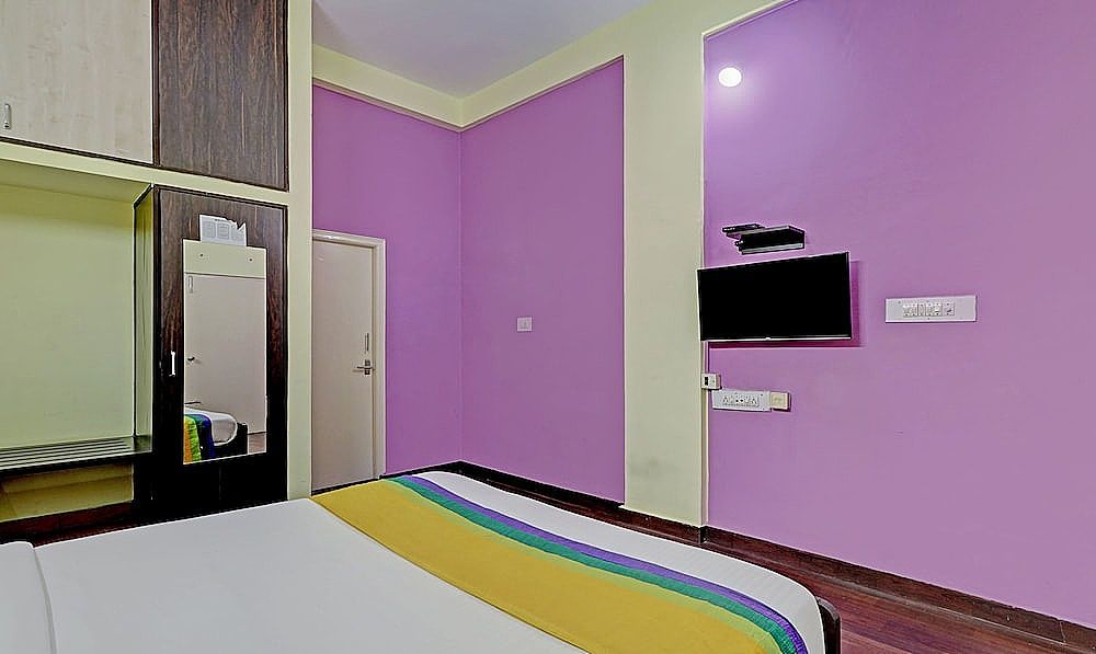 Guru Comfort, 100 m from Apollo Hospital Executive Room