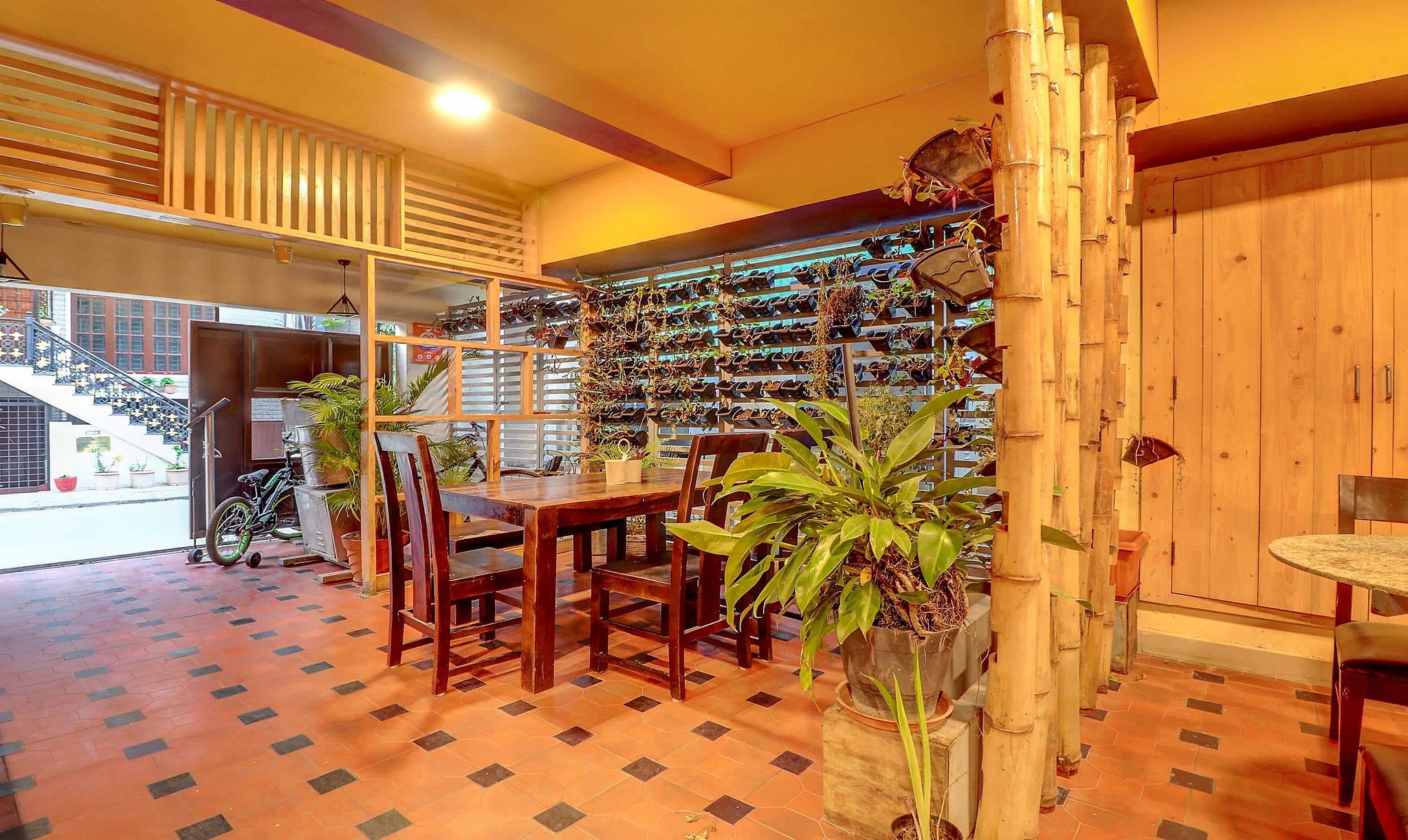 Food & Dining