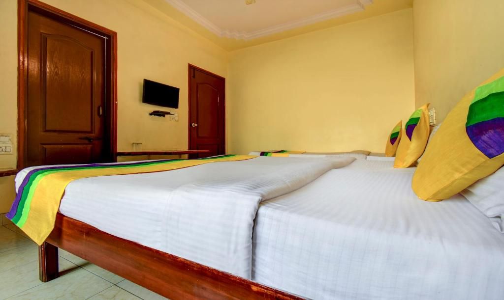 Treebo Trip Kala Laxmi Station Road Deluxe Double Room