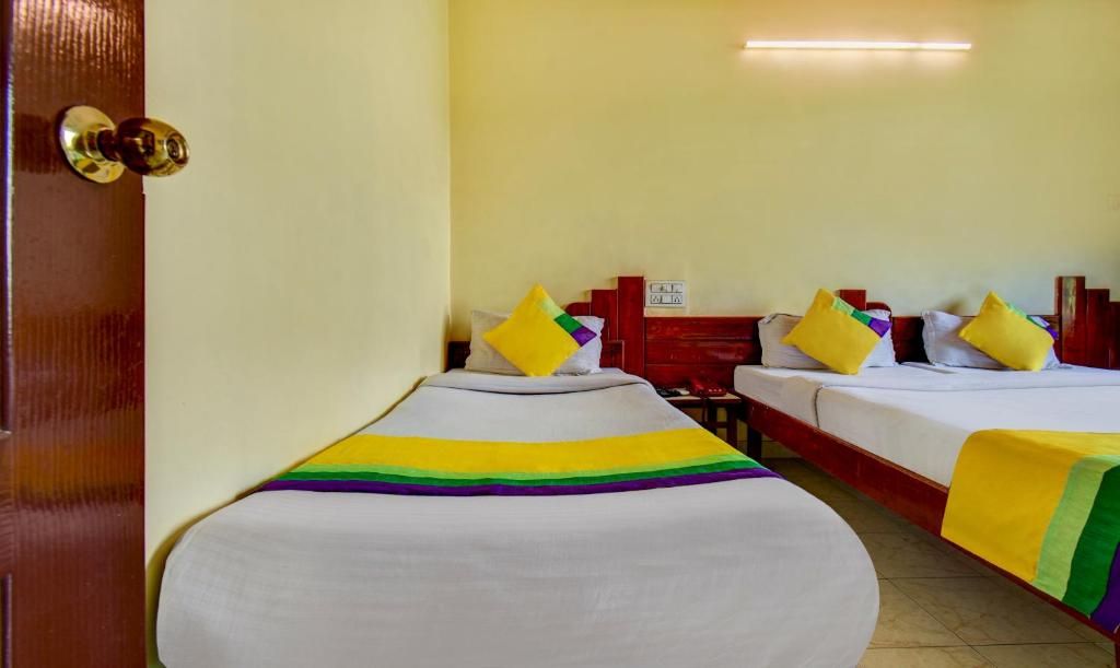 Treebo Trip Kala Laxmi Station Road Deluxe Double Room 2