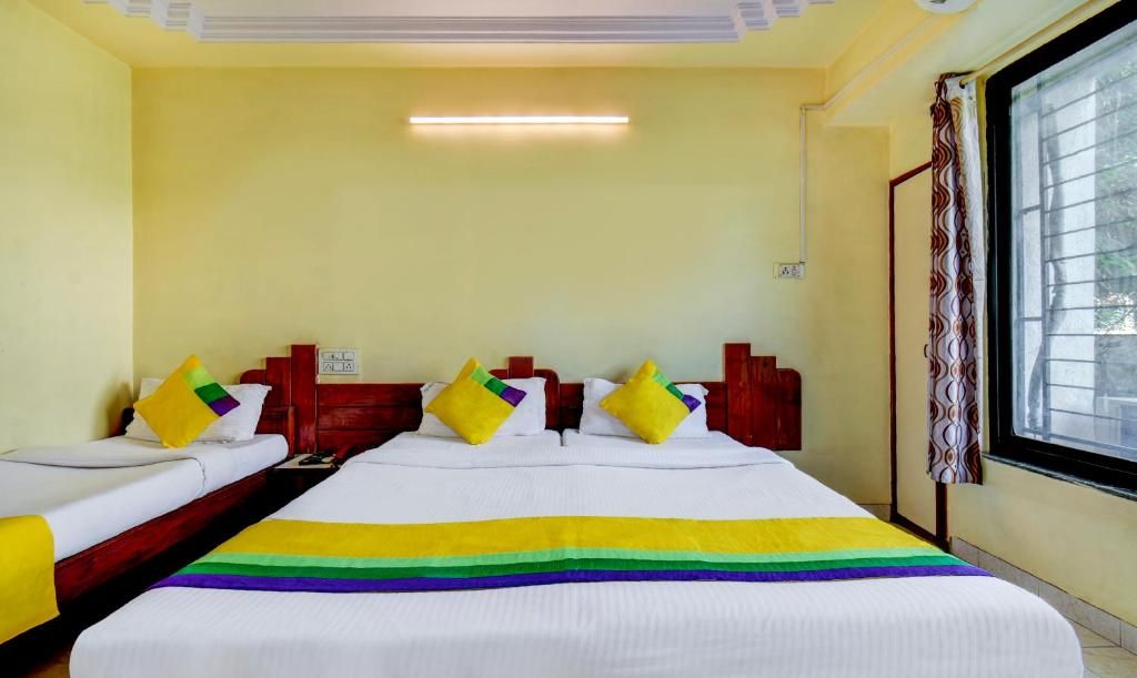 Treebo Trip Kala Laxmi Station Road Deluxe Double Room 3