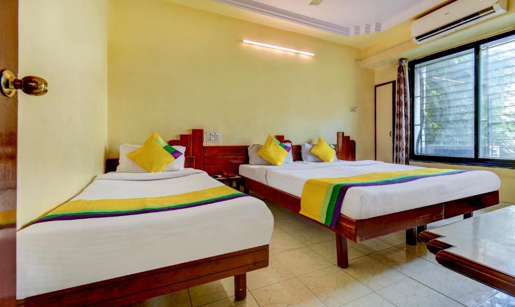 Treebo Trip Kala Laxmi Station Road Deluxe Double Room 4