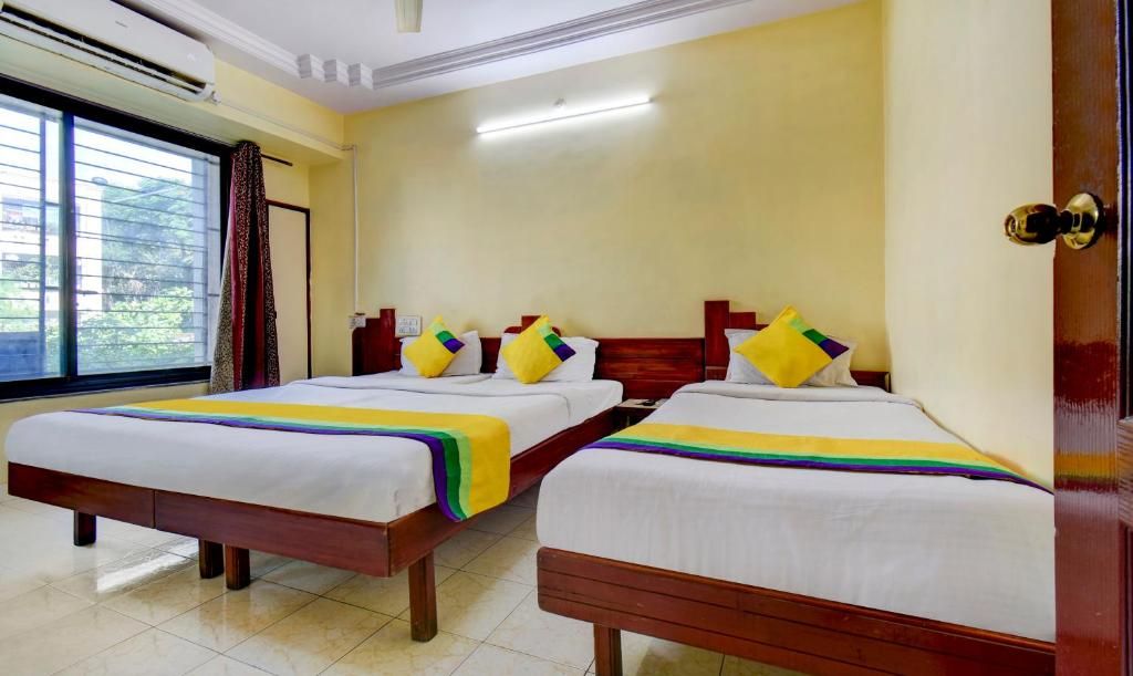 Treebo Trip Kala Laxmi Station Road Deluxe Double Room 7