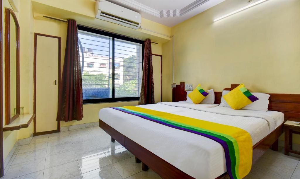 Treebo Trip Kala Laxmi Station Road Deluxe Double Room 11