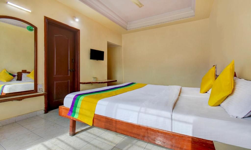 Treebo Trip Kala Laxmi Station Road Deluxe Double Room 12