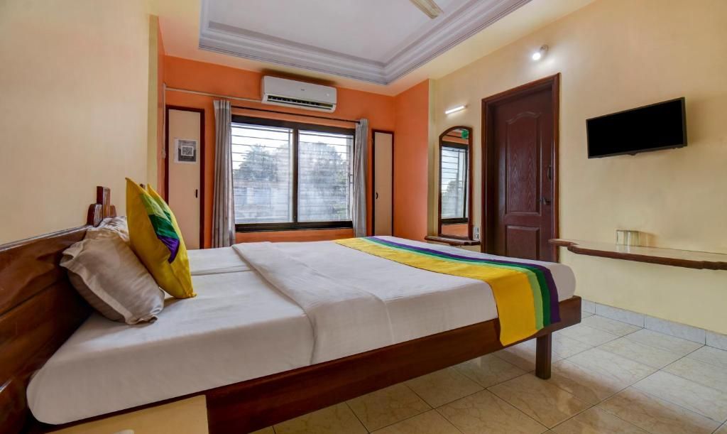 Treebo Trip Kala Laxmi Station Road Deluxe Double Room 13