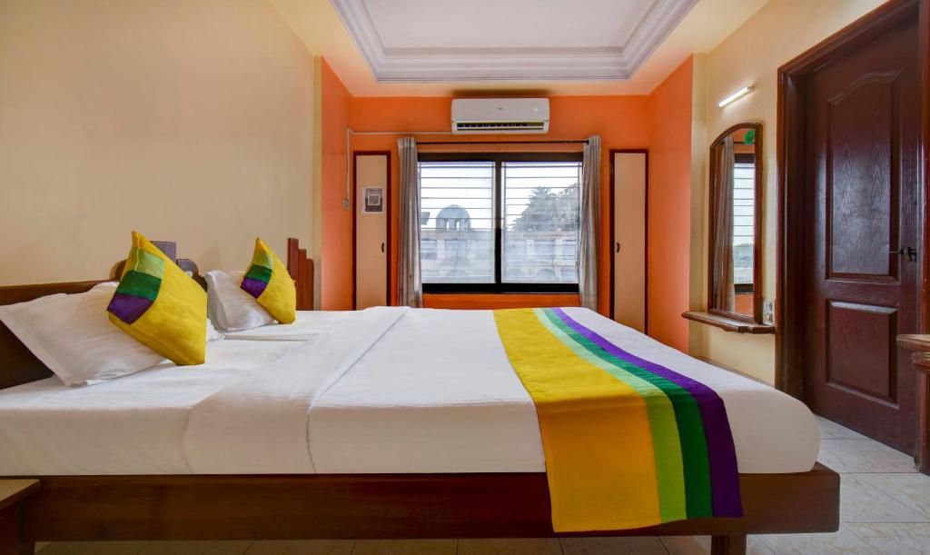 Treebo Trip Kala Laxmi Station Road Deluxe Double Room 16