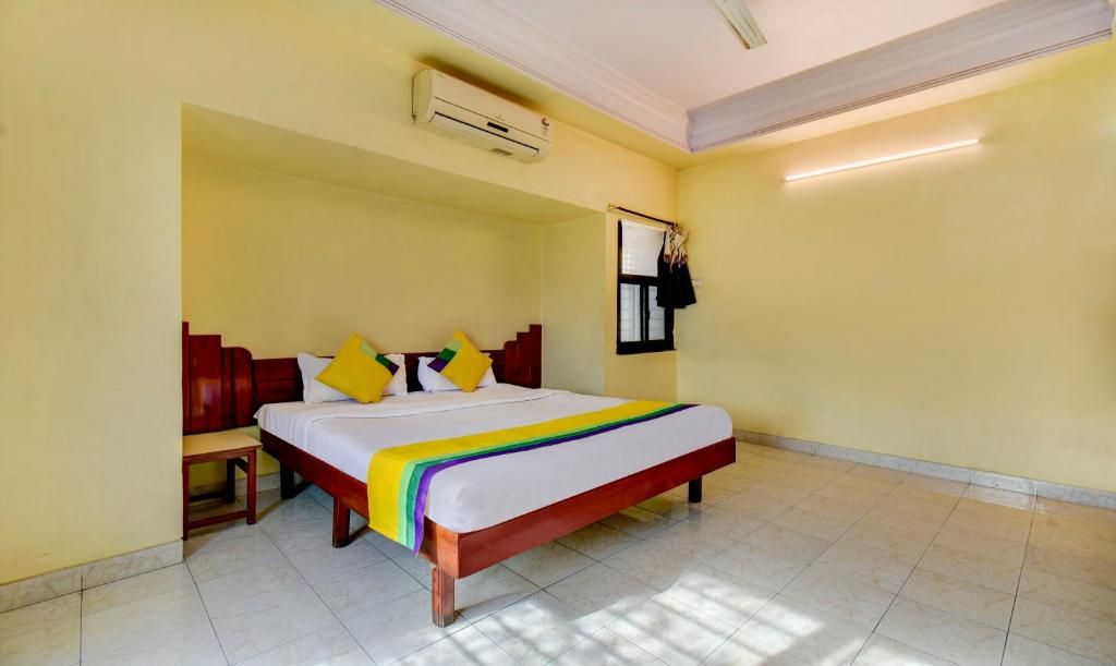 Treebo Trip Kala Laxmi Station Road Deluxe Double Room 17