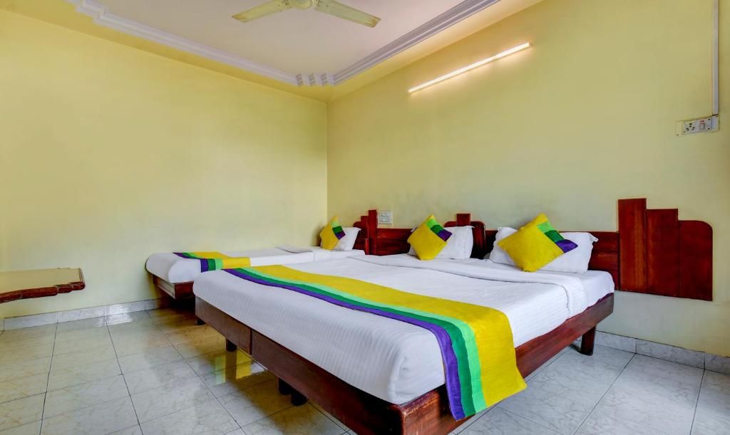 Treebo Trip Kala Laxmi Station Road Deluxe Double Room 22