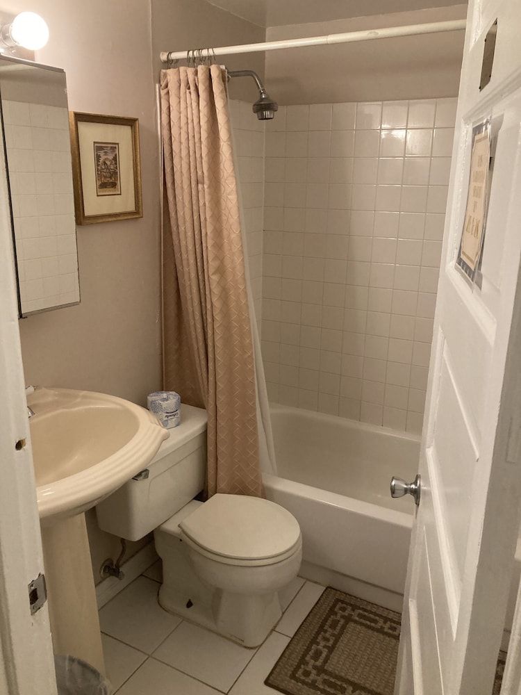 undefined Old Chicago Inn 5