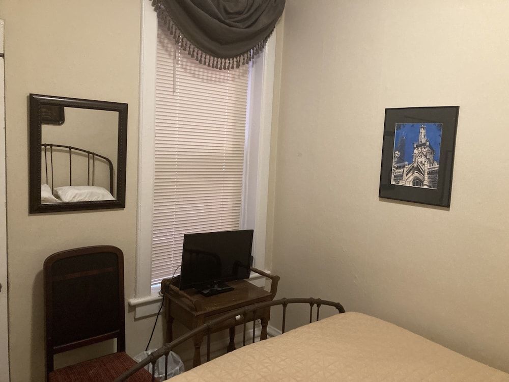 undefined Old Chicago Inn 6