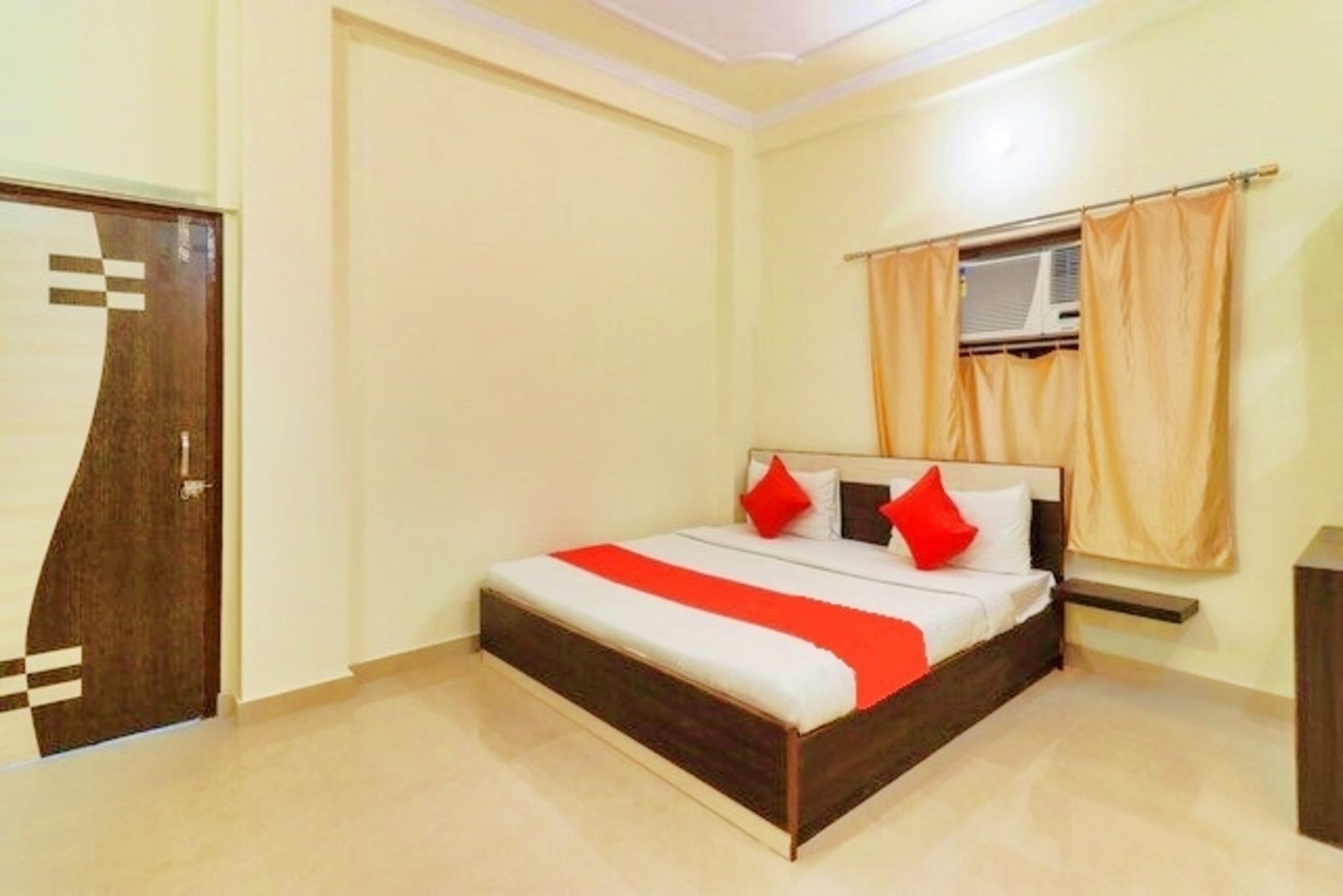 Hotel Station View Mughalsarai Deluxe Room 8