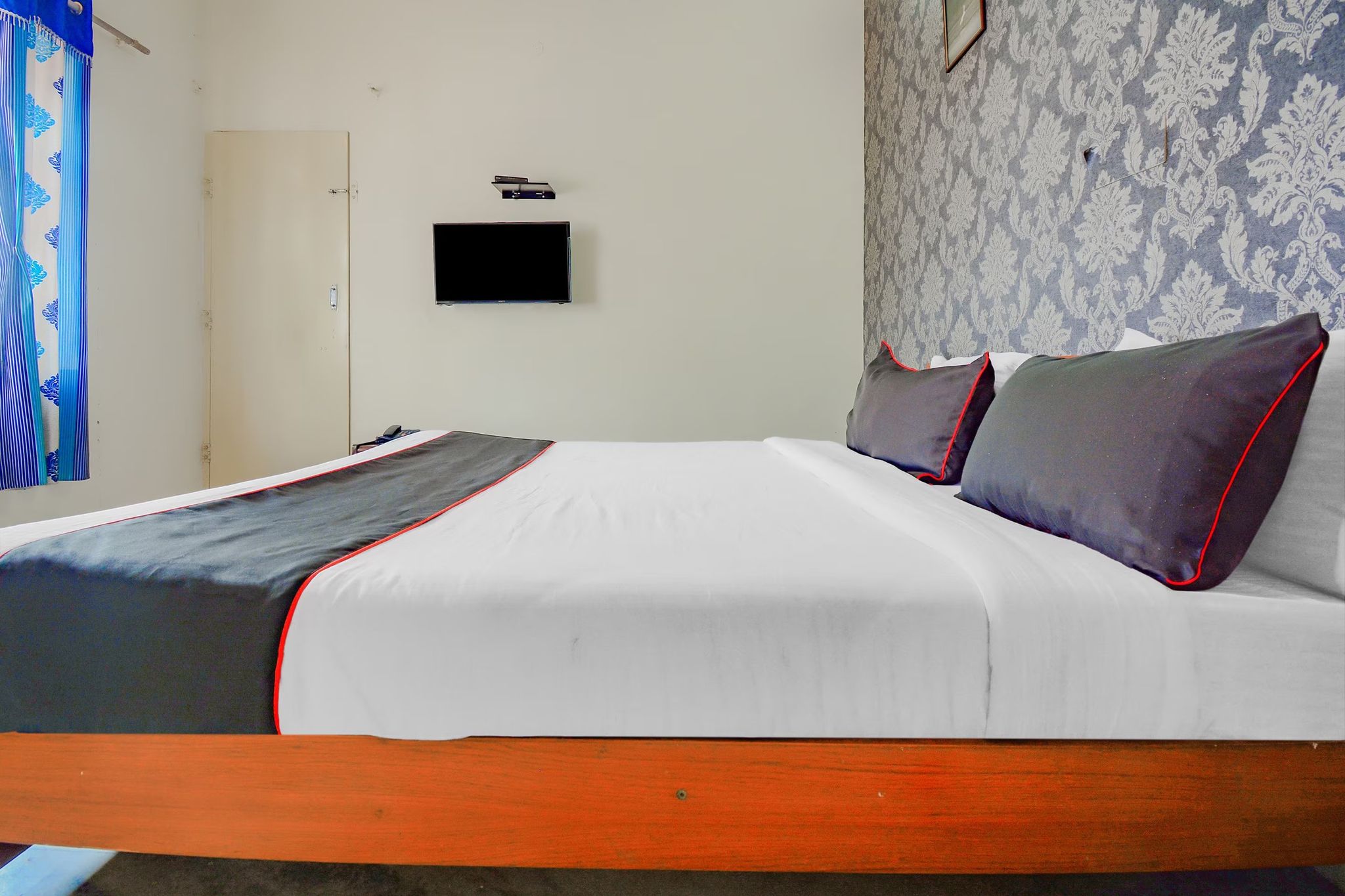 Riders Resort Classic Room 6