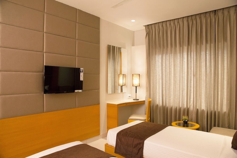 Sri Aadhish Grand Suite Room