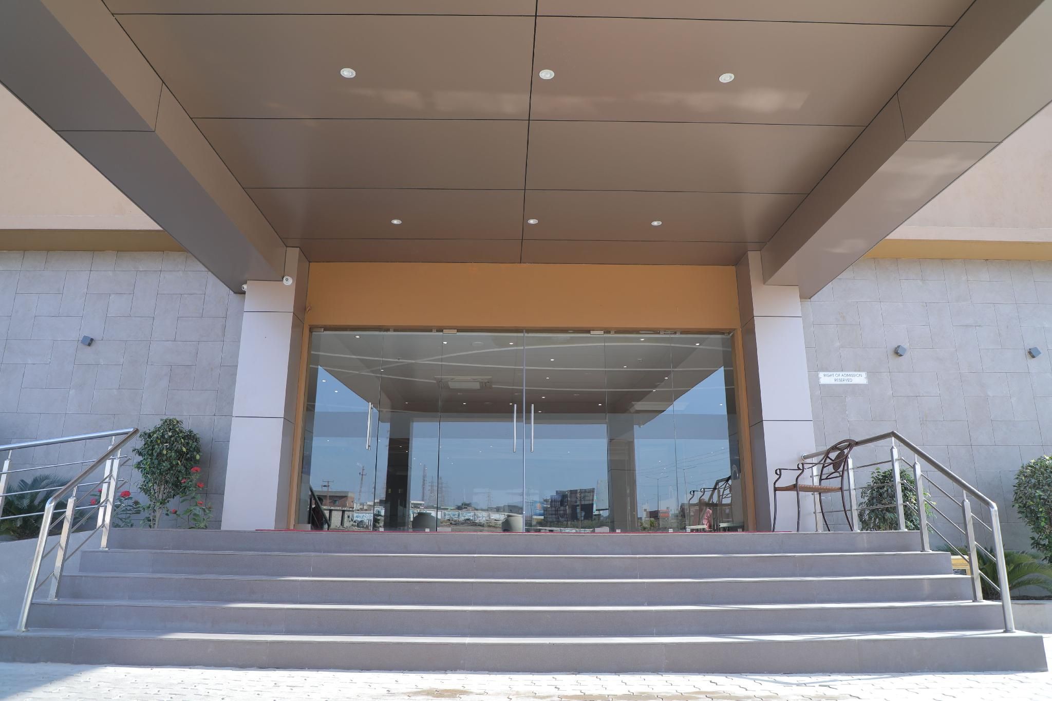 undefined The Oaktree Hotel