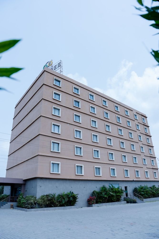 undefined The Oaktree Hotel 7