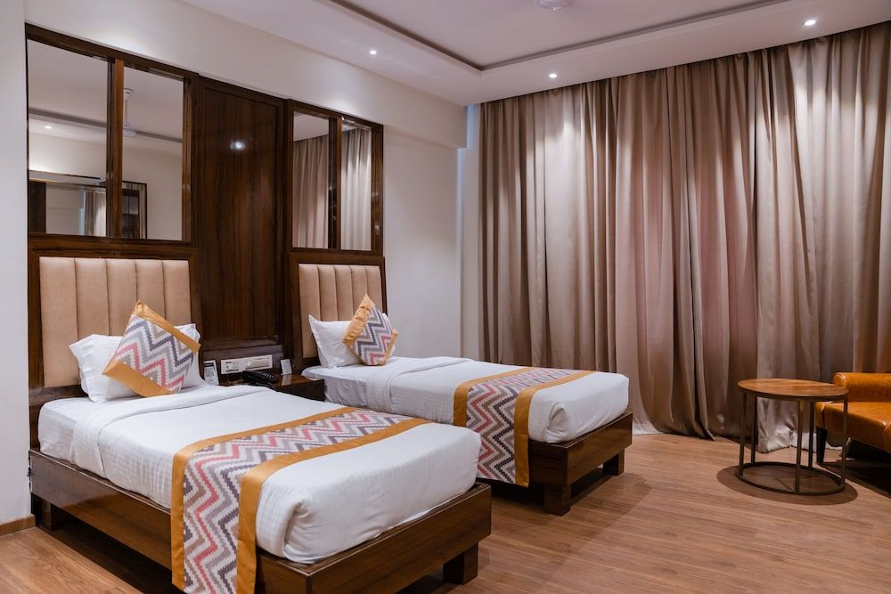 The Oaktree Hotel Deluxe Twin Room 3