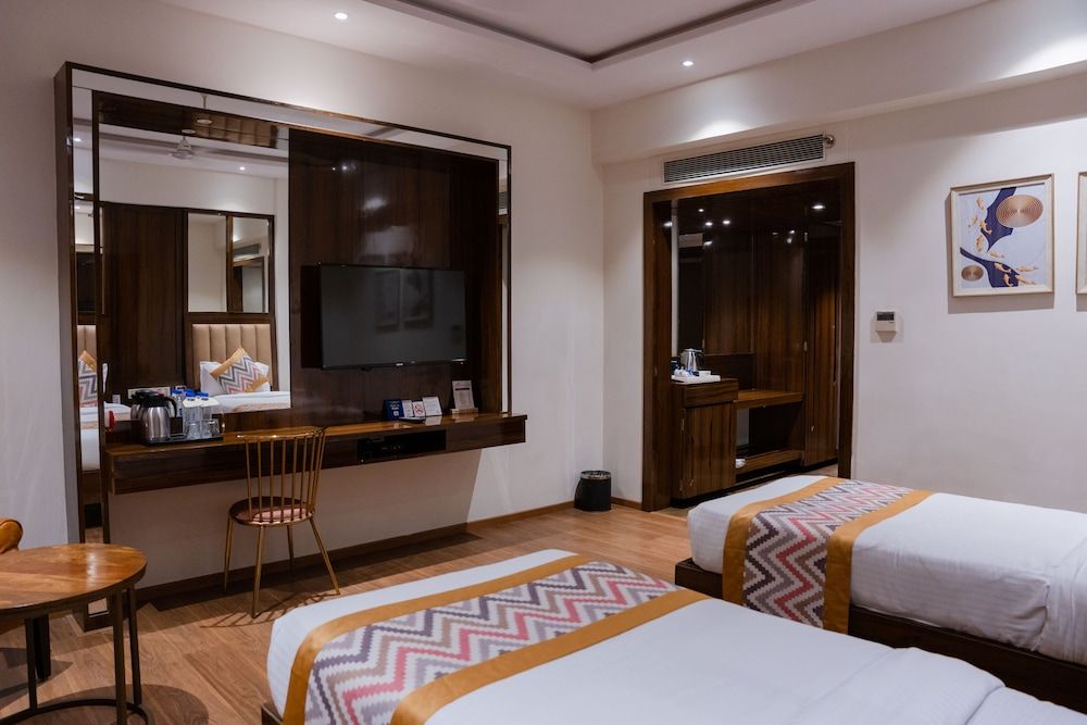 The Oaktree Hotel Deluxe Twin Room 2