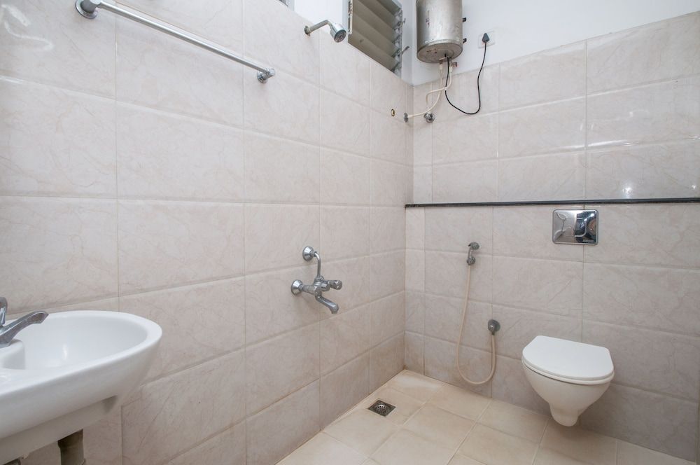 Prince Lodge Deluxe Double Room 5