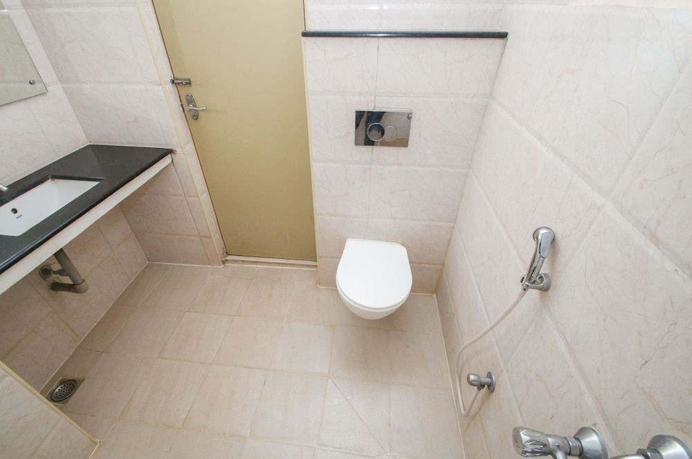 Prince Lodge Deluxe Double Room 4