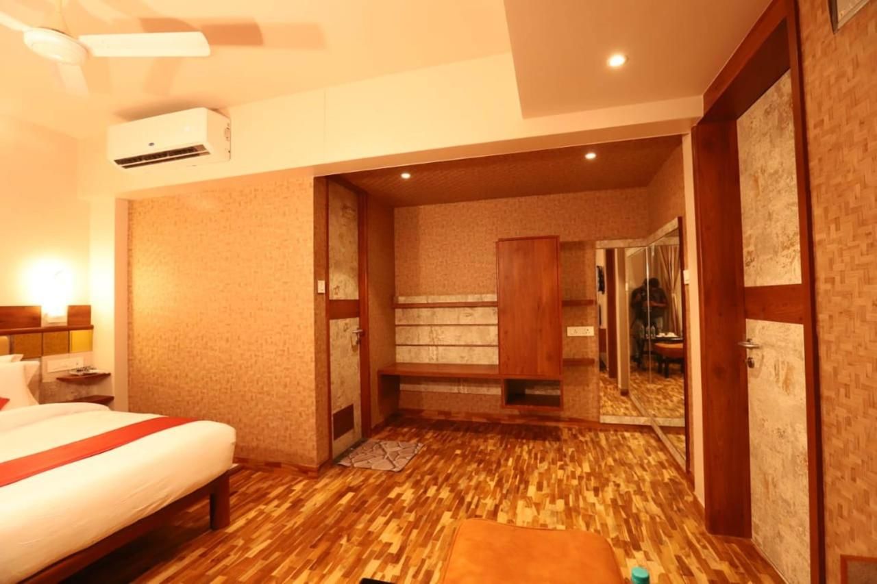 ROYAL SUITE with Living Room