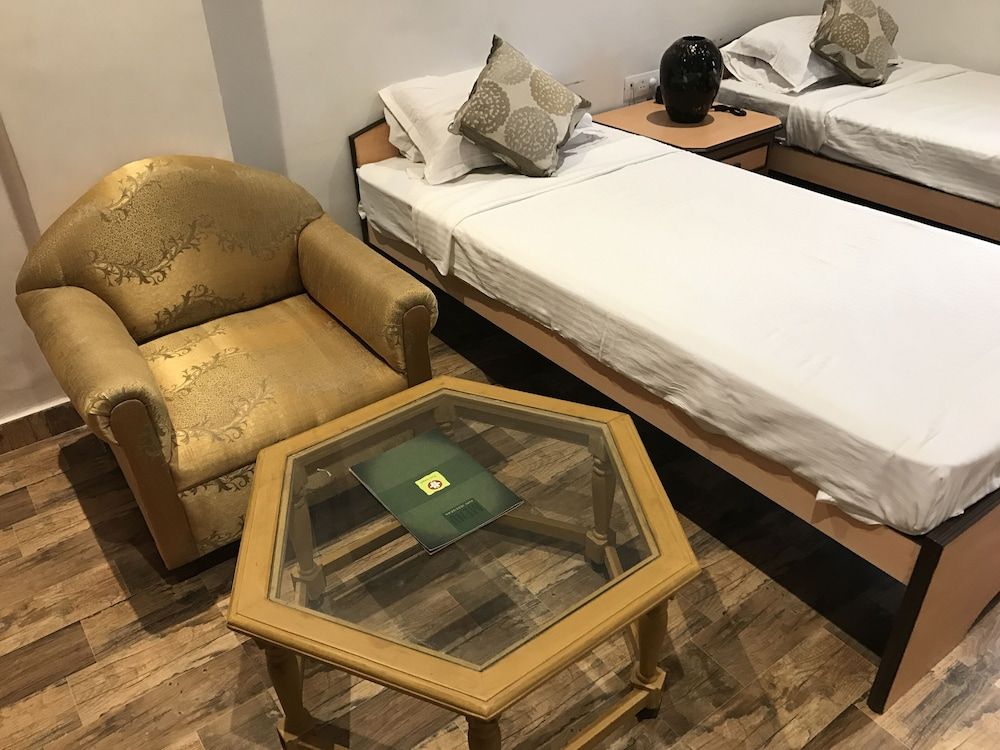 Hotel Swagath Deluxe Double or Twin Room 6