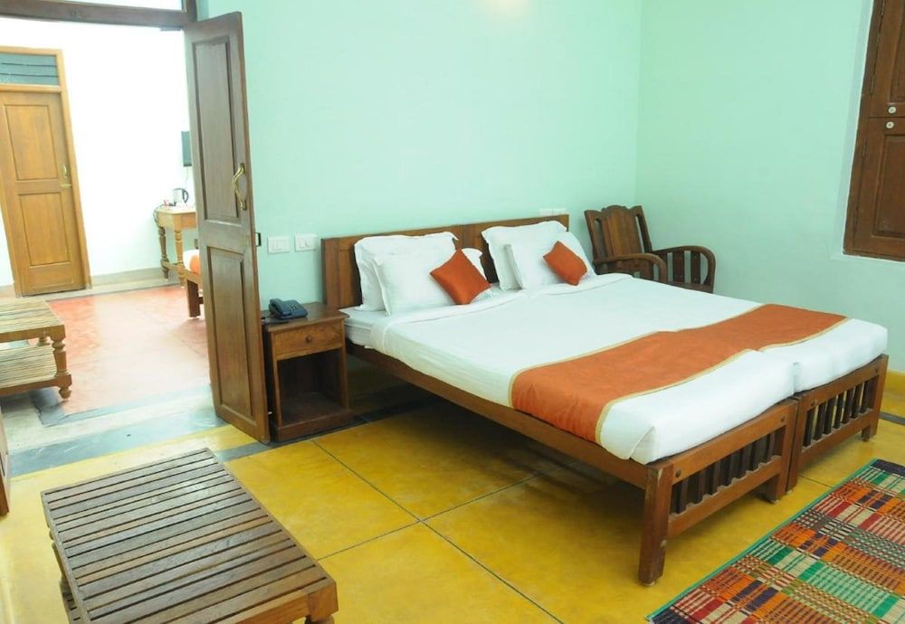 Saradharam Heritage Hotel Lakshmi Vilas Deluxe Double Room 4