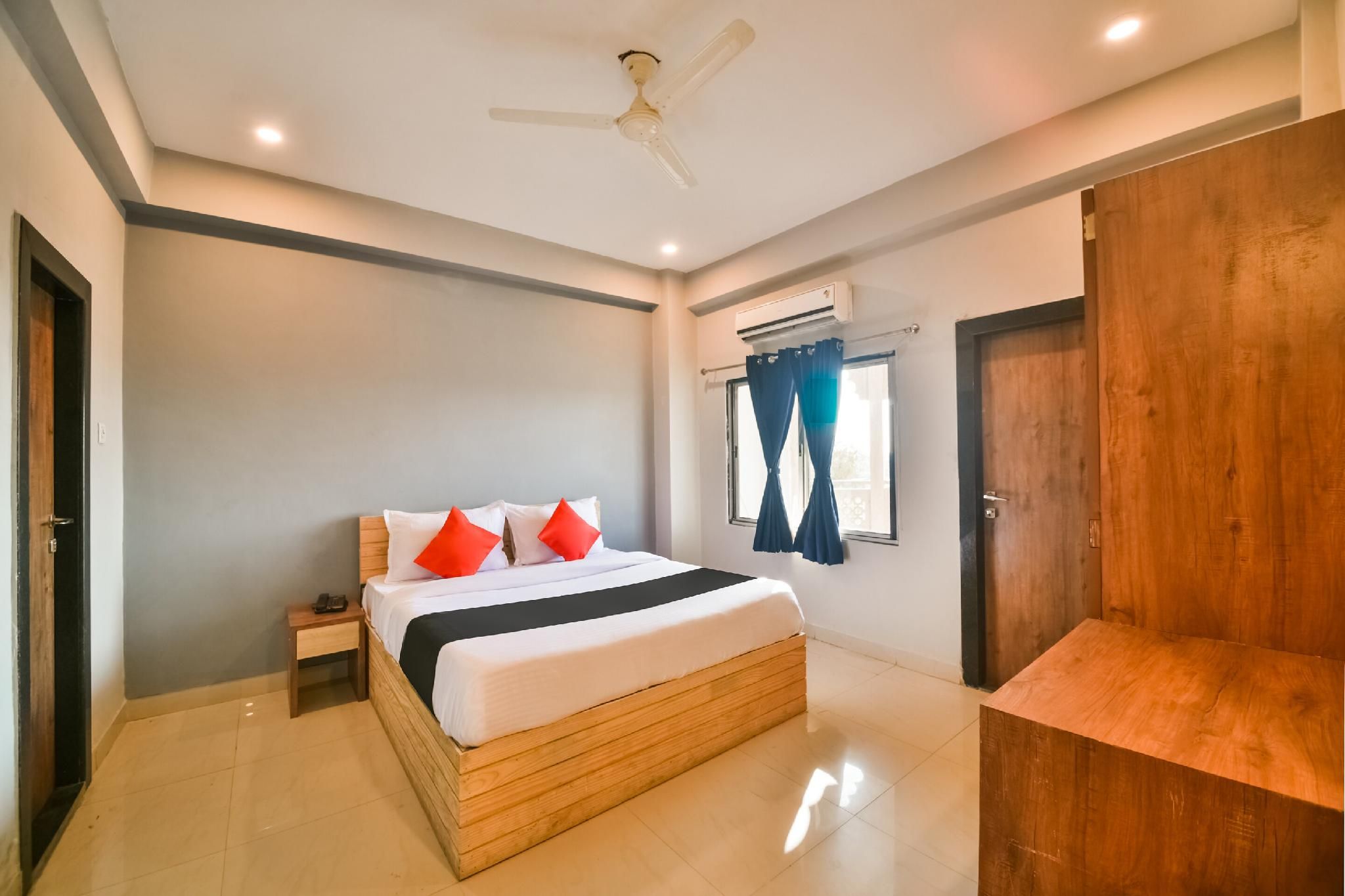 Capital O by OYO Amit Palace Classic Room 3