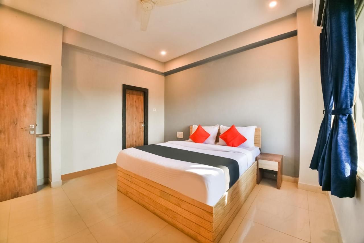 Capital O by OYO Amit Palace Classic Room 5
