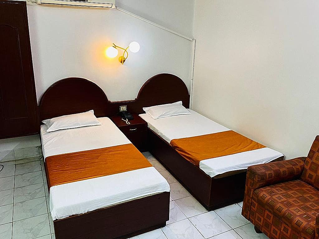 Hotel Prayag Deluxe Room 4