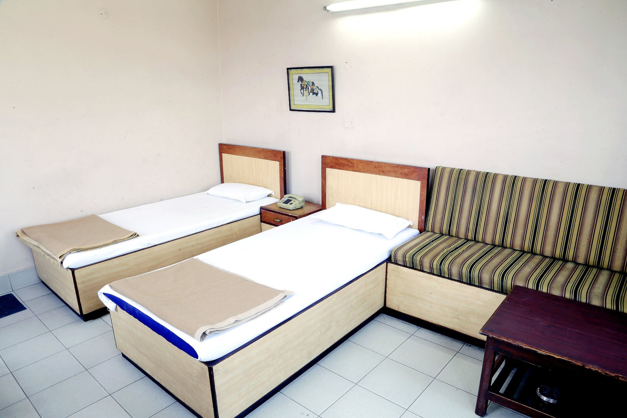 Hotel Prayag Deluxe Room 5